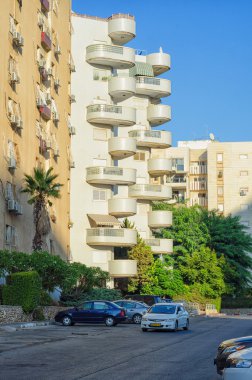 Günbatımına yarım daire balkon su bastı