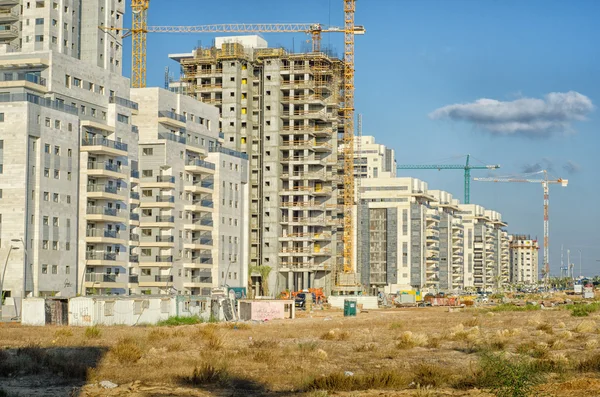 Grote residentiële appartementengebouw gebied in aanbouw — Stockfoto