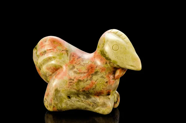 Estatuilla de gallo tallada unakite — Foto de Stock