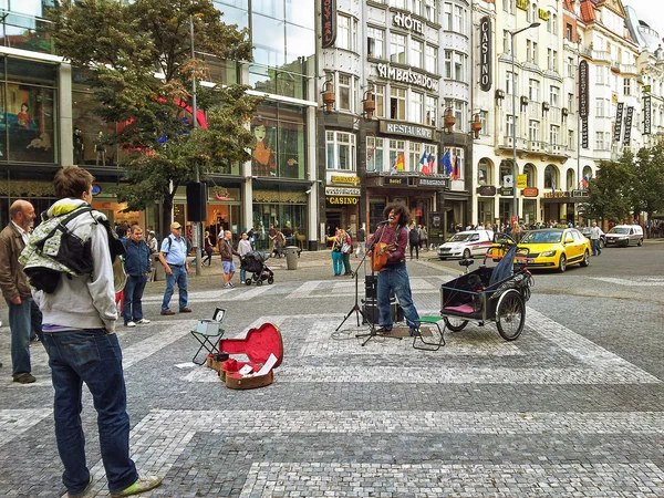 Busker sudamericano si esibisce a Praga — Foto Stock