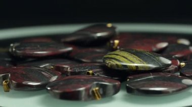 Demir tiger-eye dönen oyulmuş taş Kalpler