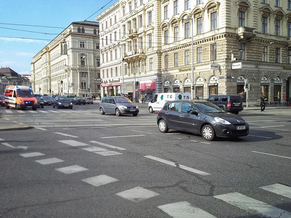 Bellariastrasse 和 Museumsplatz 街道的交叉点 — 图库照片