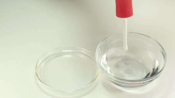 Rectal bulb syringe is filling with clean water — Stock Video