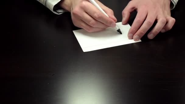 Hands write the word contract — Stock Video