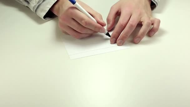 Escribir Izquierda en papel de nota — Vídeo de stock