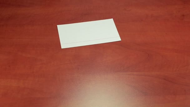 Bir not kağıdına çözüm yazma — Stok video