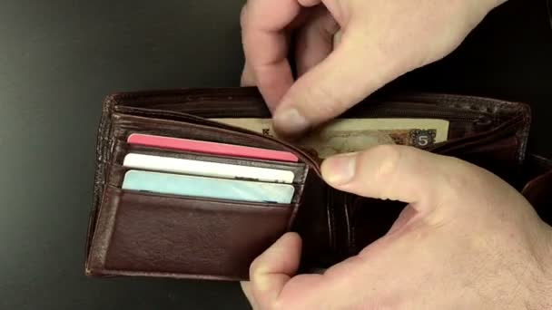 П'ять юаней вивозяться з гаманця — стокове відео