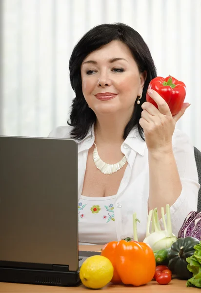 Vertical portrait of nutrition professional — Stock Photo, Image
