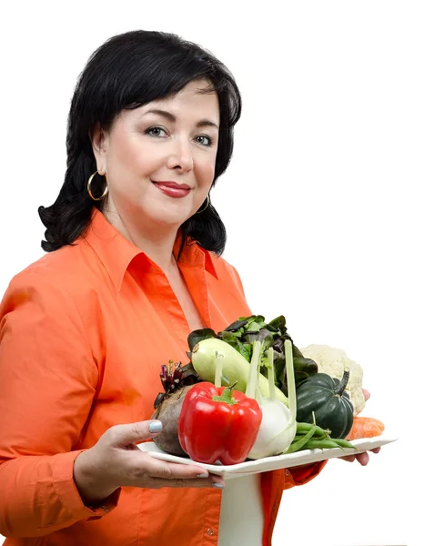 Smiling dietitian with a tray of fresh vegetables — Stok fotoğraf