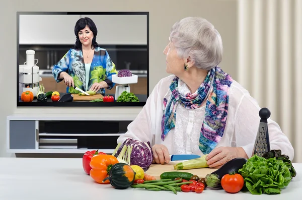Learning cook healthy vegetables — Stock Photo, Image