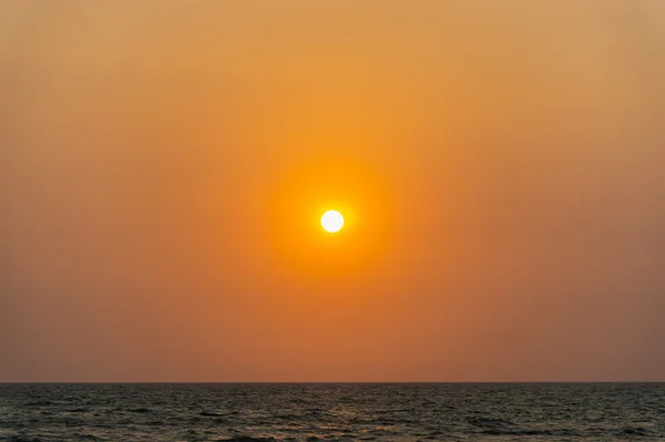 海の上の美しい夕日 — ストック写真