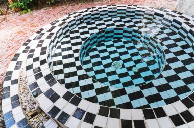 Jakuzi havuzu tam su ile