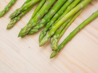 Yeşil sebze taze yeşil kuşkonmaz spears demet