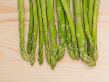 Yeşil sebze taze yeşil kuşkonmaz spears demet