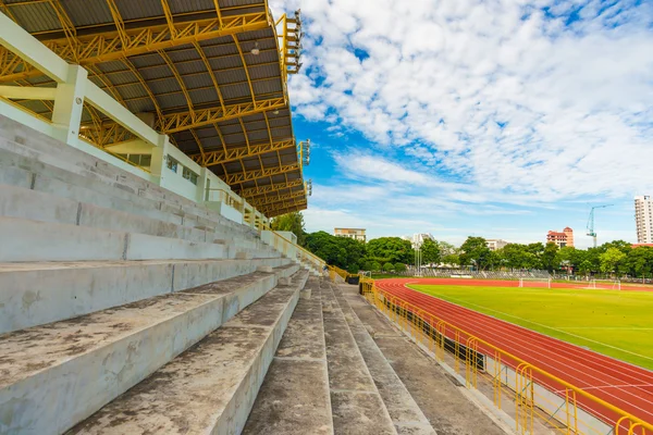 Estadio Campo Fútbol Vacío Con Lámparas Césped Verde —  Fotos de Stock