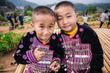 Mon Cham, Chiangmai-Tayland - 19 Ocak: Tanımlanamayan Geleneksel giyimli Hmong tepe kabile çocuklarda Pzt Cham hill 2014.Chiangmai Tayland 19 Ocak,