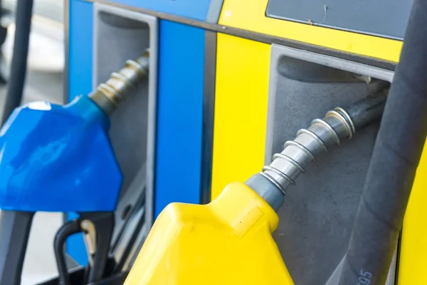 Colorido surtidor de gasolina de fuel oil — Foto de Stock