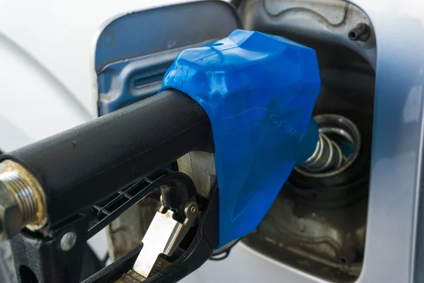 Colorido surtidor de gasolina de fuel oil — Foto de Stock