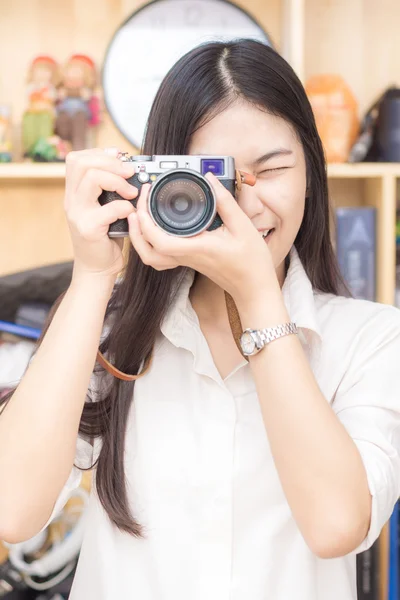 Femme Photographe Asiatique Avec Appareil Photo Sans Miroir Femme Photographe — Photo