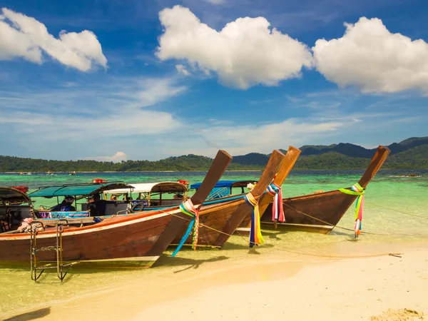 Holzboot Mit Langem Schwanz Und Tropischem Strand Andaman Sea Thailand — Stockfoto