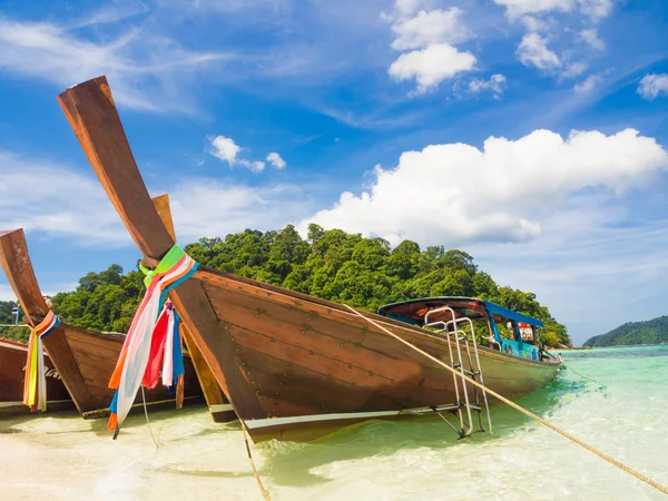 Holzboot Mit Langem Schwanz Und Tropischem Strand Andaman Sea Thailand — Stockfoto