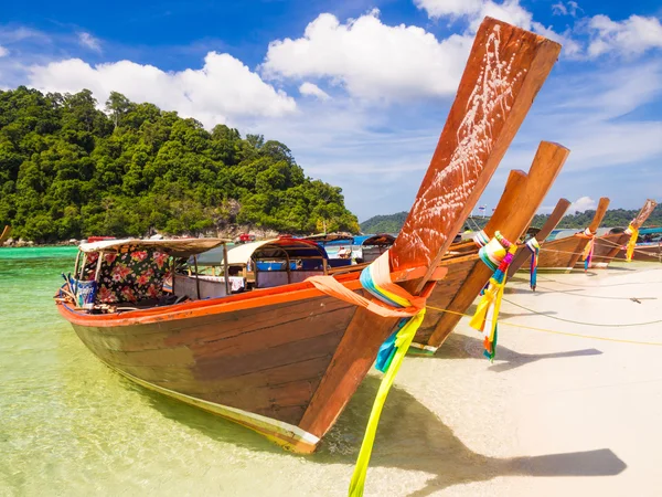 Holzboot Mit Langem Schwanz Und Tropischem Strand Andaman Sea Thailand — Stockfoto