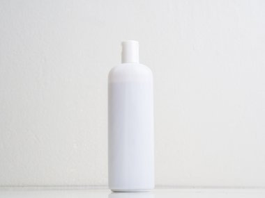 Beyaz plastik şişe beyaz kozmetik ürünleri için