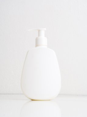 Kozmetik için beyaz plastik şişe