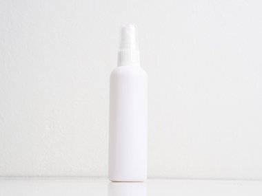 Kozmetik için beyaz plastik şişe