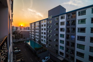 Bangkok merkezinde gün batımı ile kat mülkiyeti Emlak