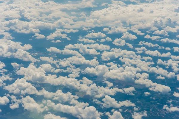 Nuages avec fond bleu ciel — Photo