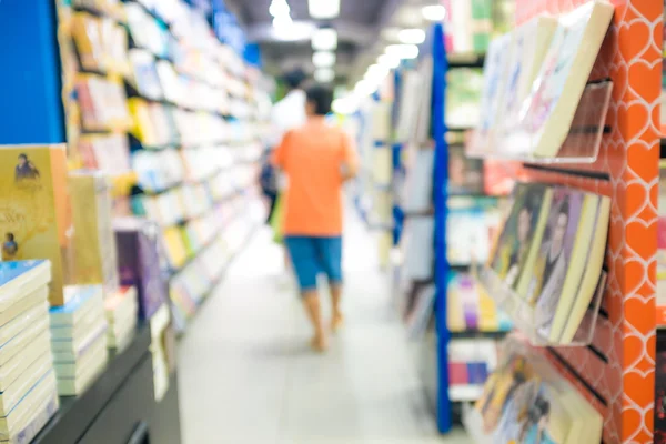 Pessoas Lêem Livro Desfocado Fundo Livraria — Fotografia de Stock