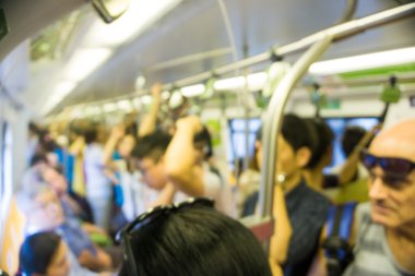 İş adamları bulanık arka plan taşıma Tren