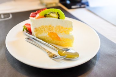 Taze meyve kek kırbaç