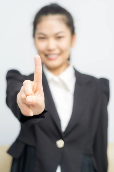 Porträtt Vacker Ung Kvinna Pekande Finger Vit Bakgrund — Stockfoto