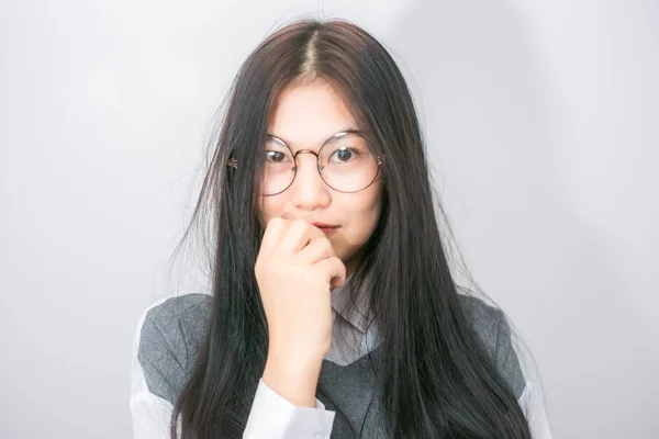 아름 다운 아시아 여자는 안경 착용 — 스톡 사진