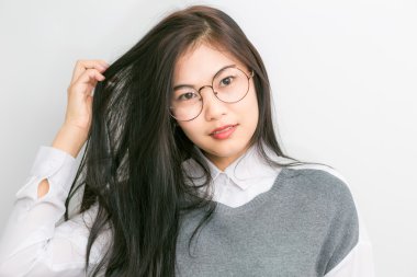Portre genç Asyalı inek iş kadını hipster gözlük CL