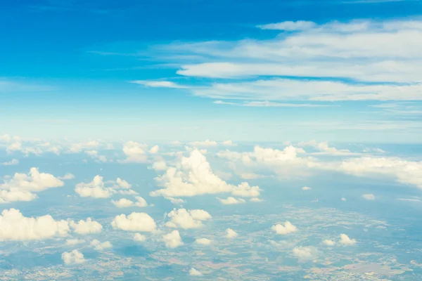 Cielo con nubes blancas noche — Foto de Stock