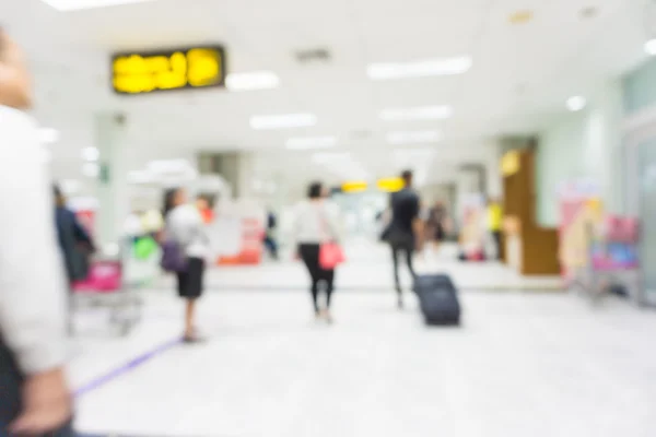 Passageiros Desfocados Olhando Para Aeroporto Luzes Salão Aeroporto — Fotografia de Stock