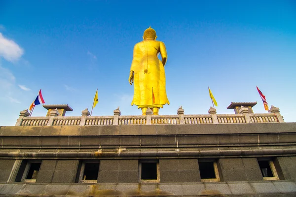 Estatua Buda Sobre Fondo Cielo Azul Escénico —  Fotos de Stock