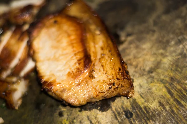 Asado Cerdo Cocido Con Plato Madera Cerdo Parrilla —  Fotos de Stock