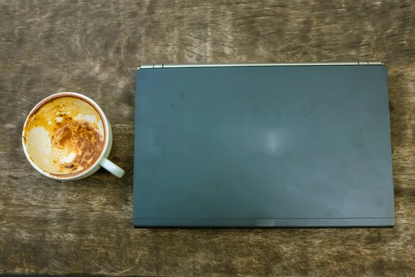 Espaço Trabalho Mesa Madeira Com Café Arte Latte Laptop Vista — Fotografia de Stock