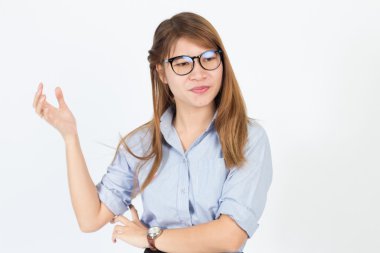 Genç Asyalı office kadınlar yan alanı gösterir 