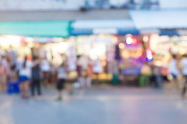 Bangkok Tayland 'daki Chatuchak pazarındaki insanların bulanık görüntüsü