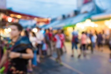 Bulanık soyut insanlar sokakta, Chatuchak hafta sonu pazarında.