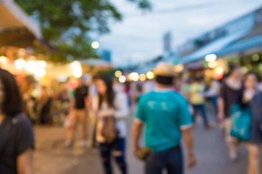 Bulanık soyut insanlar sokakta, Chatuchak hafta sonu pazarında.