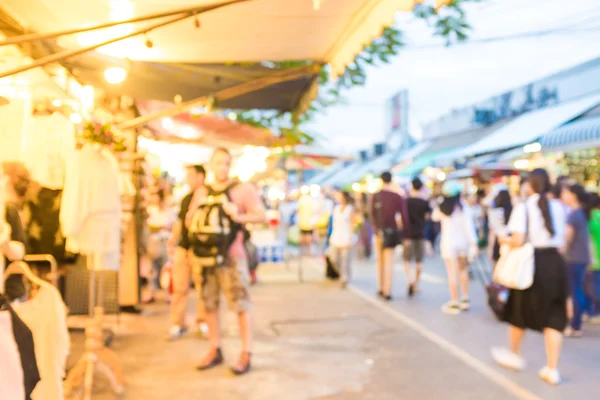 Bangkok Tayland 'daki Chatuchak pazarındaki insanların bulanık görüntüsü