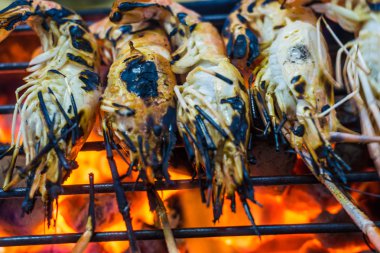 Nehir karides ızgara ızgara