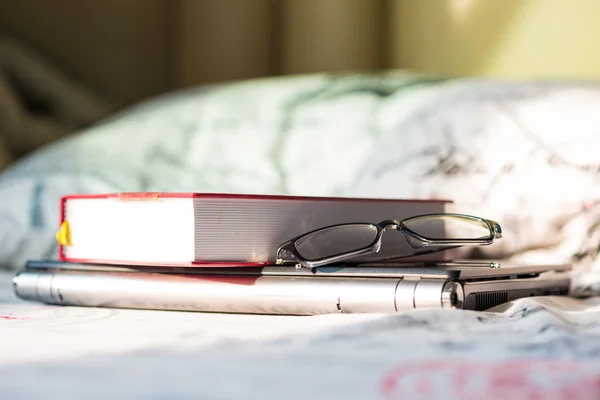 Books Pair Glasses Computer Laptop Bedroom Technology Learning — Stock Photo, Image