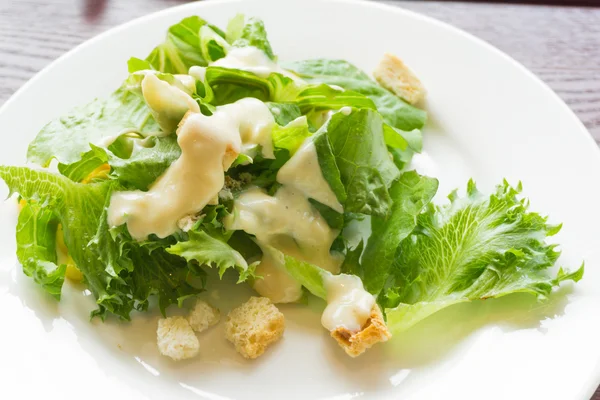 Ensalada Verde Fresca Con Lechuga Espinaca Carne Mesa Comida Saludable — Foto de Stock